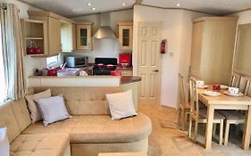 Heacham Golden Sunset Pets Go Free Linen Included